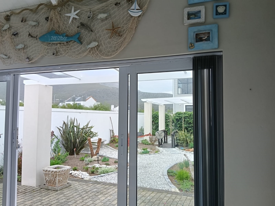 To Let 3 Bedroom Property for Rent in Sandbaai Western Cape
